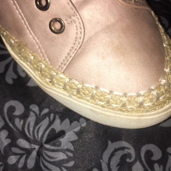 Light Pink Slip-On Laceless Tennis Shoes Sz 9 - Picture 5 of 7